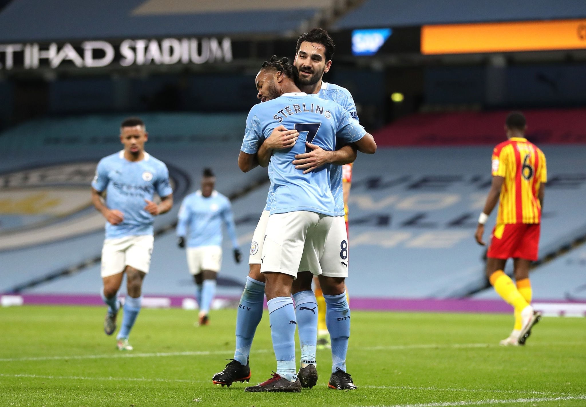 官方：原埃弗顿后卫霍尔盖特自由身加盟卡塔尔的加拉法体育队.