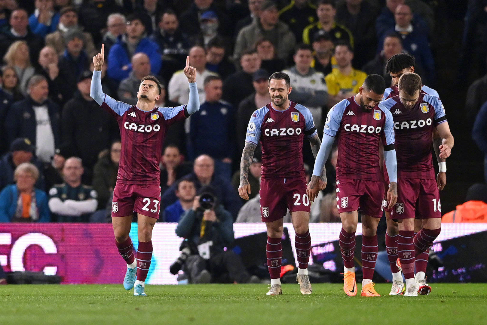 [图]鲍尔17+5+5黄蜂9人上双150-95狂胜爵士55分